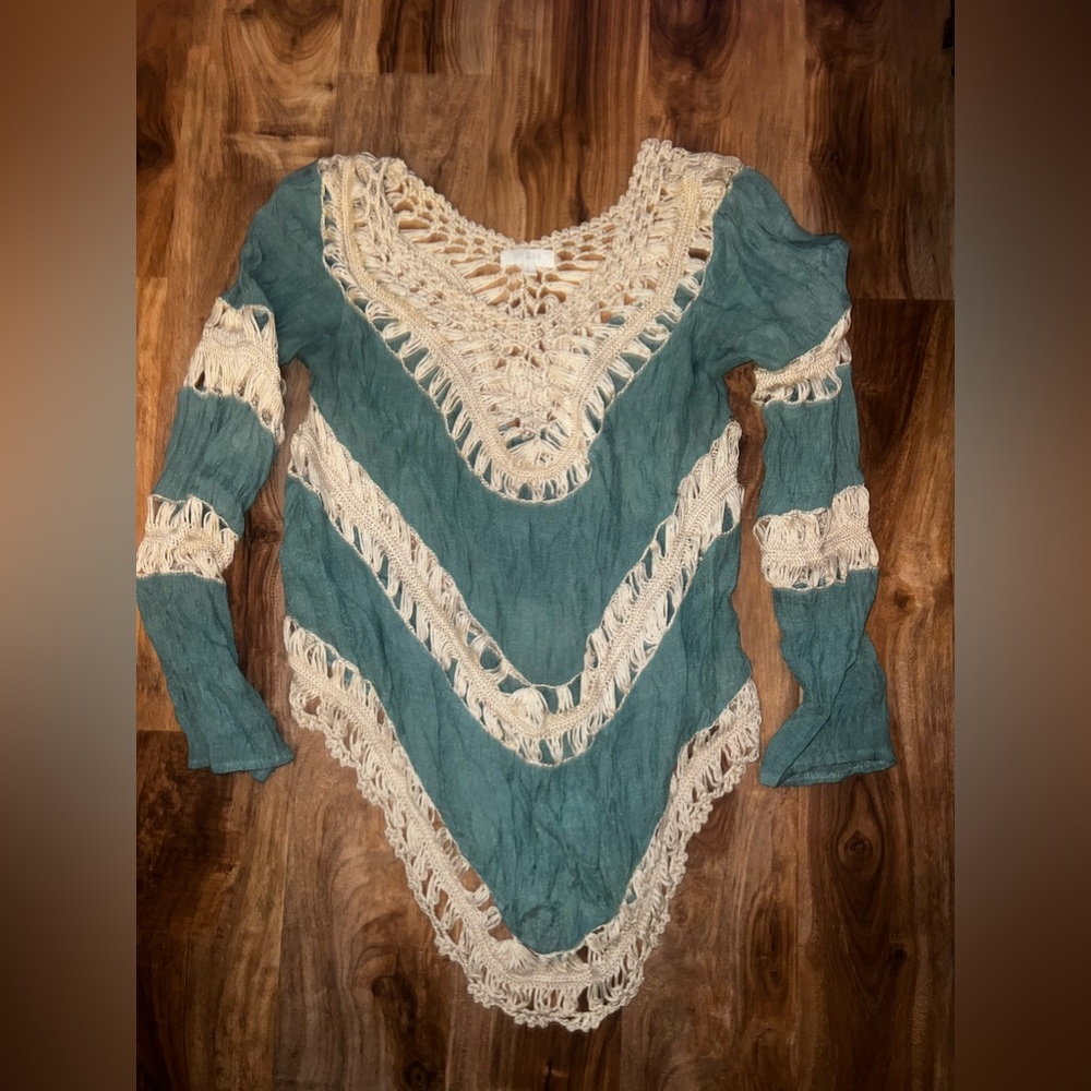 UMGEE Teal and Cream Crochet tunic, Small